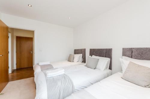 EXCEL LONDON MAJESTIC APARTMENT - image 12