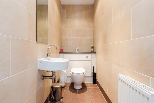 EXCEL LONDON MAJESTIC APARTMENT - image 13