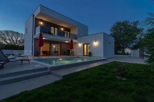 Modern villa Ema with private pool near Pula and the beach