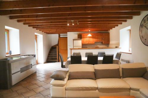 Gites de Maner Ster - Le Frene Piscine ou Le Chene Piscine in Saint-Hernin