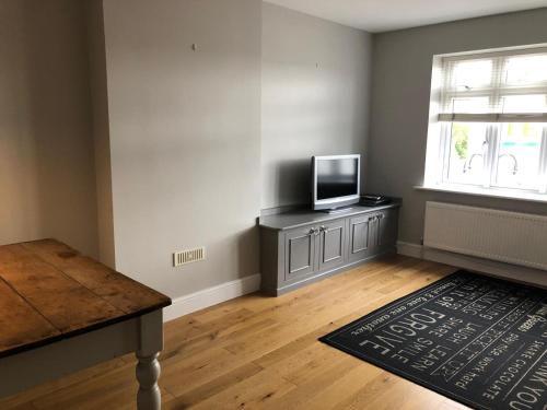 Modern High Street Apartment 2 Bedrooms, , Wiltshire