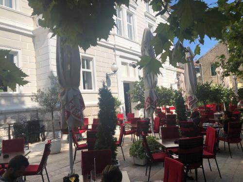 Hotel Central Park - image 5