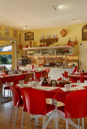Essen und Erfrischungen, Logis Hotel Corintel Bordeaux Est in Yvrac