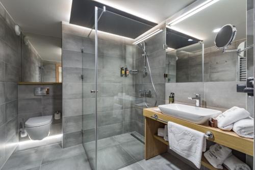 2 bedrooms, 3 beds