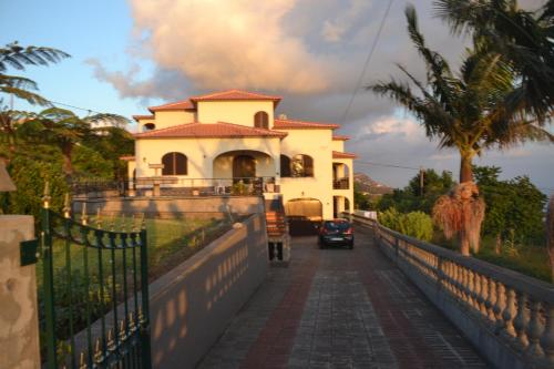  Villa Afonso, Ferienwohnung in Estreito da Calheta