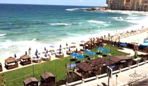 Private Room In Apartment with Sea & Hilton View 4