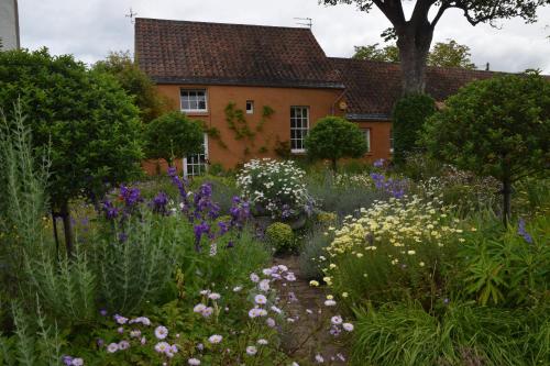 Unique cosy cottage with stunning gardens - Musselburgh