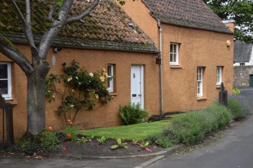 Unique cosy cottage with stunning gardens in Musselburgh