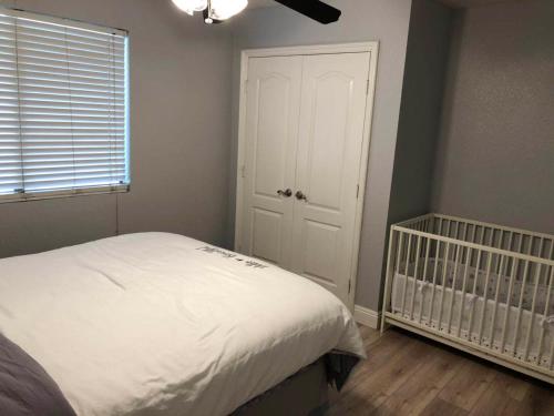 Beautiful 3BR/2BA in Disneyland area in Fullerton, USA