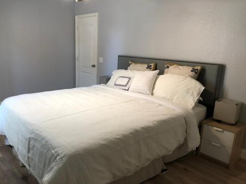 Beautiful 3BR/2BA in Disneyland area in Fullerton, USA