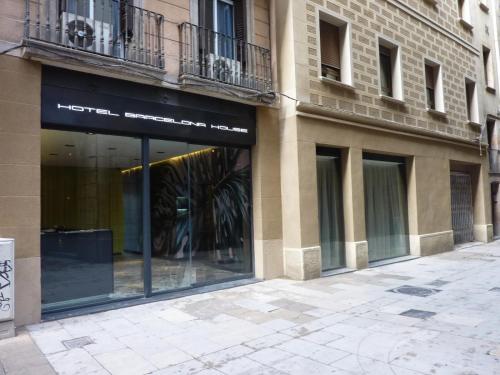 Barcelona House - image 10
