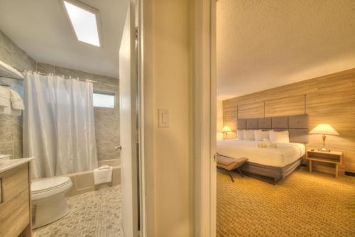 Bathroom, Club Lux Resort By The Beach in Deerfield Beach (FL)