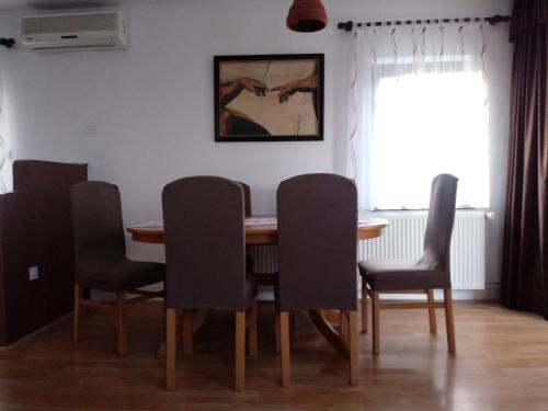 Sunrise Home in 馬里博爾