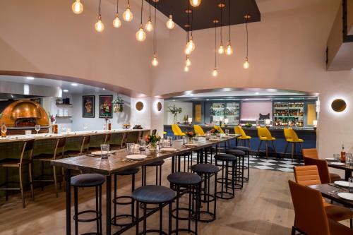 餐廳, 華威丹佛酒店 (Warwick Denver Hotel) in 北首都山