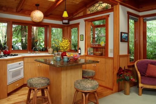 Volcano Rainforest Retreat - 편의 시설/서비스