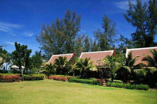 Lanta Casuarina Beach Resort