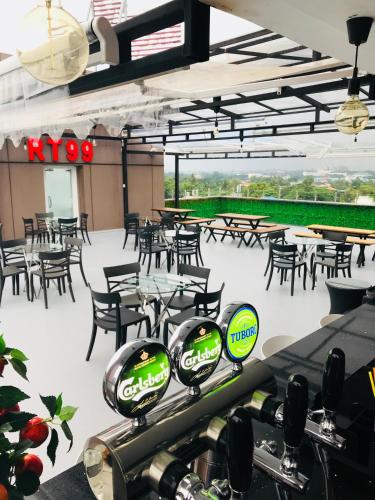 Hotel Broadway Yangon in Mayangone