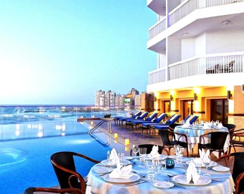 Private Room In Apartment with Sea & Hilton View 2