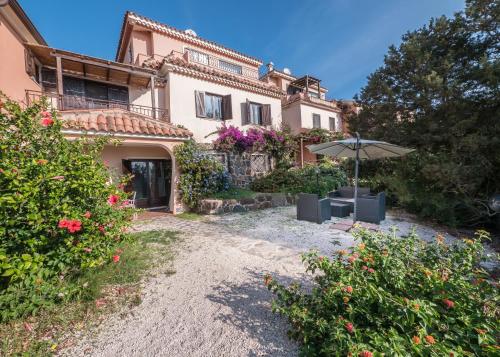 Costa Est Apartments - main image