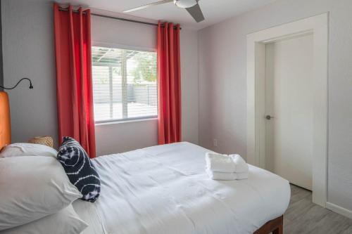 Sleek 3BR Home in Arcadia by WanderJaunt - image 2