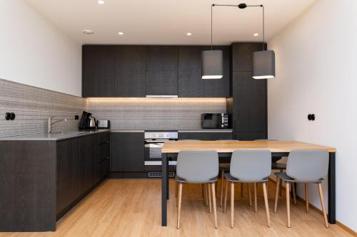 Self-check-in 2 bedroom apartment with a terrace and free parking, Tallinn (photo 2)