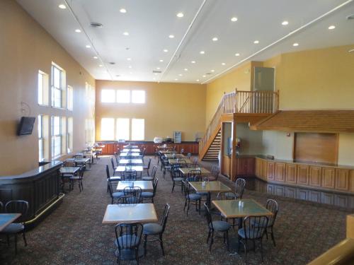 Közös társalgó / TV, Bayside Hotel of Mackinac in Mackinaw Városközpont