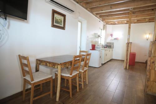 Létesítmények, Lakeside Terrace in Neot Golan