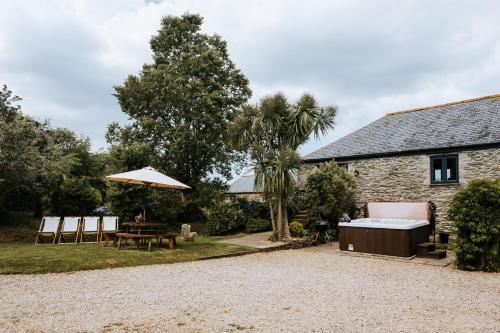 Garden, Goonwinnow Farm Cottages in Newlyn