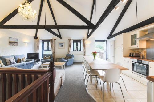 Kitchen, Goonwinnow Farm Cottages in Newlyn