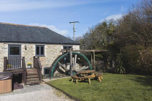 Garden, Goonwinnow Farm Cottages in Newlyn
