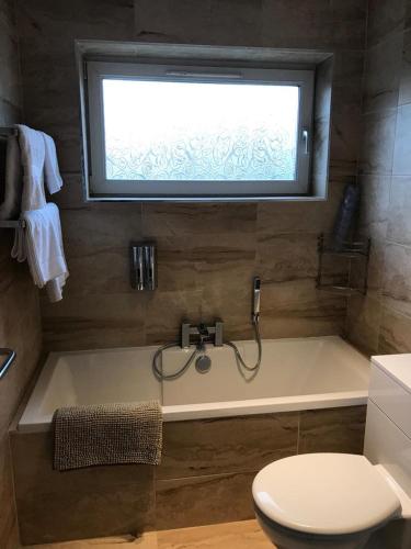 East Kilbride, Glasgow-2 Bed, 2 Bath Modern Apartment- Easdale Clamenti