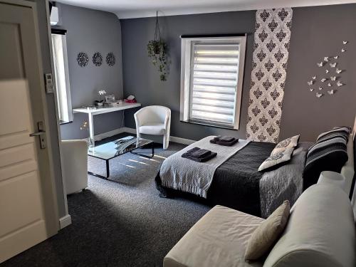  VILLA EDEN in Basècles