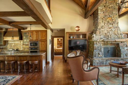 Mountain View Chalet - image 9