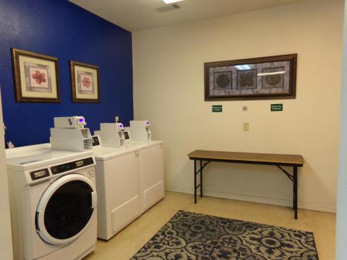 InTown Suites Extended Stay Auburn - image 10