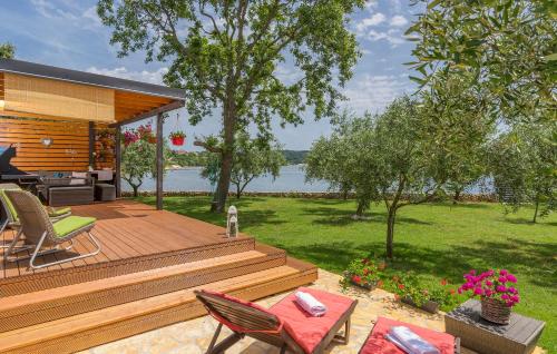 Beach house IVE with jacuzzi, pool, playground and bbq in an olive grove with a beach, Pomer - Istria