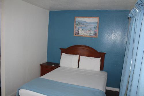 Oceanside Inn and Suites - image 7