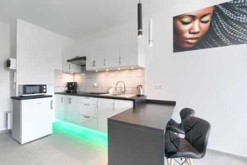 Good Day Apartments- private parking now town - image 6