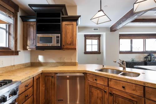 Silver Star #404 - 3 Bed Condo w spa - image 9