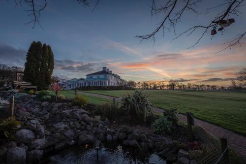 Crover House Hotel & Golf Club