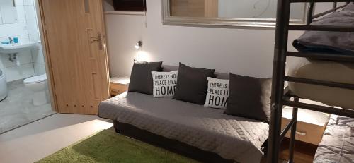 3 twin beds