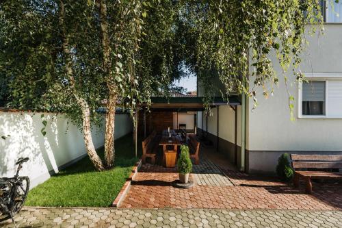 Airport Jazmin Guesthouse - image 11