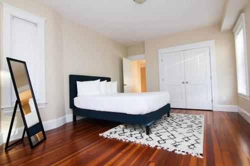 Luxury 3 Bedroom, 20 min to Boston, 15min Encore in Malden