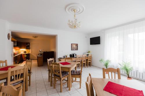 Airport Jazmin Guesthouse - image 8