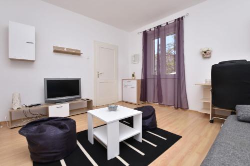Apartments Dragica - image 10