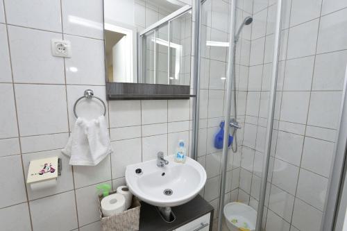 Apartments Dragica - image 11