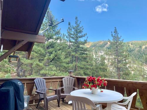 Balcony/terrace, Mountain Cabin with Hot Tub and Sauna in Incline Village (NV)