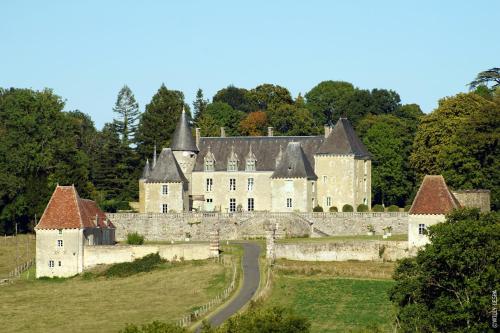 . Château des Feugerets