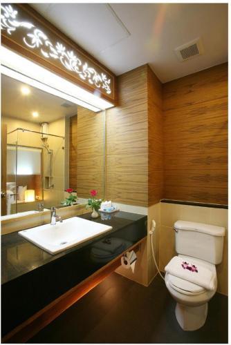 Salle de bain, Baan Saikao Hotel & Service Apartment in White Sand Beach