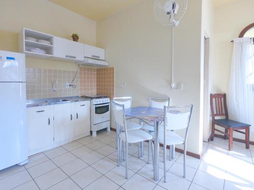 Kitchen, Casa Temporada in Morro das Pedras