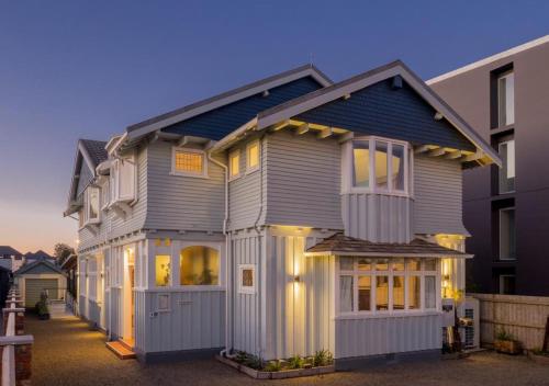 Luxury Eco Villa - Accommodation - Christchurch